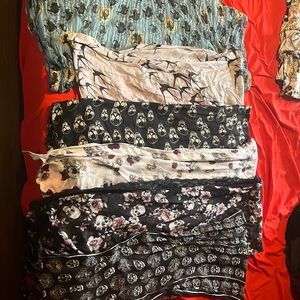 Scarfs infinity and regular group bundle skulls and floral